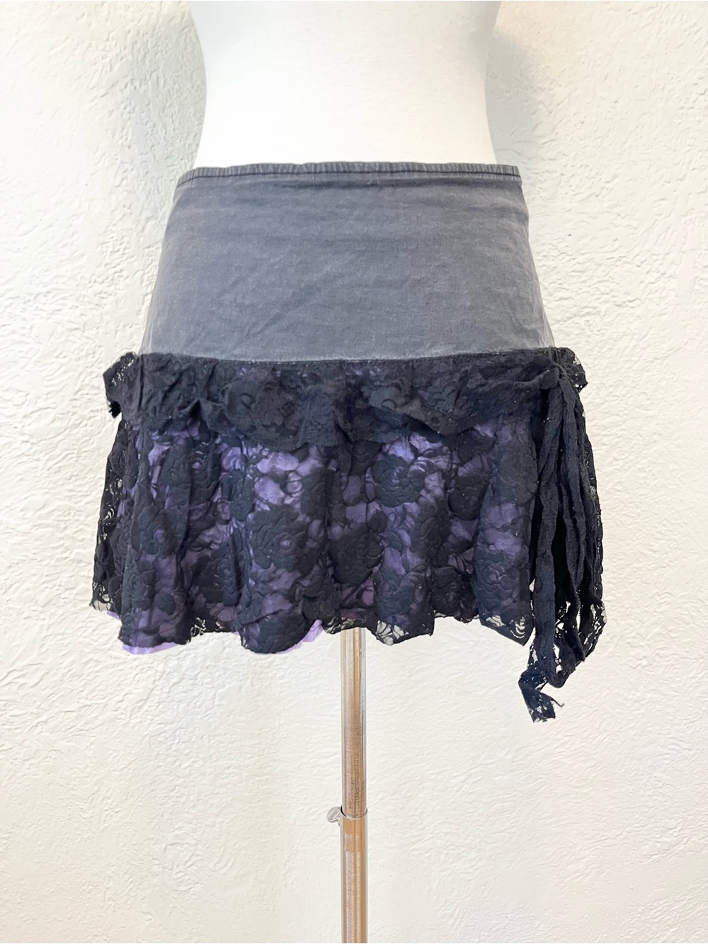 Vintage Y2K Tripp NYC Mini Skirt Black Lace Purple 90s Goth Grunge Large L